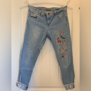 Women’s Zara Flower Embroidered Jean Capris Size 8